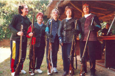 Loli, Dani, Claudia, Nunci y Carmen. Walkyrias de armas tomar.jpg (58946 bytes)