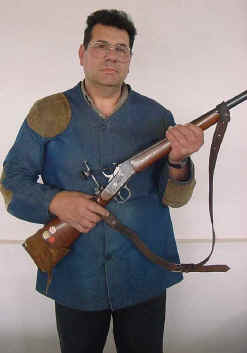 Enrique Frigola, ganador de Nu�ez de Castro. Posa con su Roll.JPG (40865 bytes)