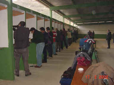 Aspecto de la galeria durante una serie de tiro con arma larga a 50 metros..JPG (215777 bytes)