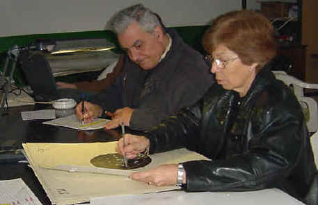 Fernando y Hortensia, corrigiendo examenes..JPG (206263 bytes)