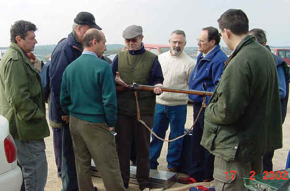 Manuel Astudillo dando una conferencia..JPG (207744 bytes)