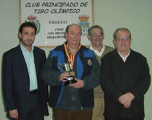 autoridades lisardo carlos.JPG (215858 bytes)